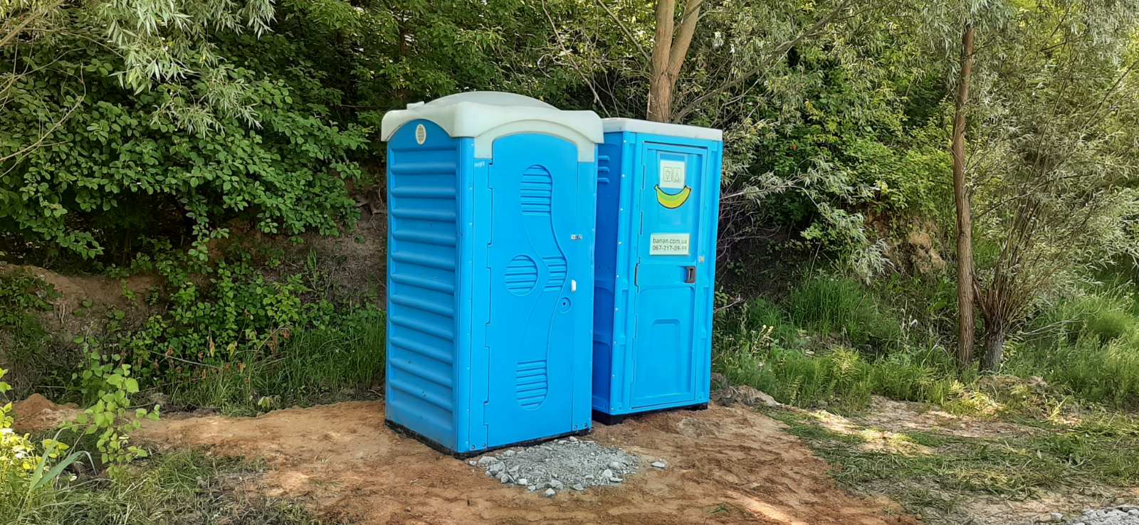 dry closet with washbasin